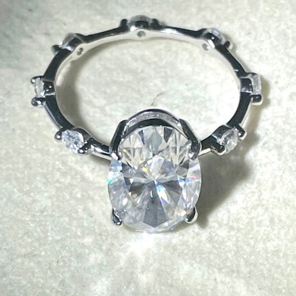 The Mila Ring - 4.5ct Oval Moissanite Ring - Picture 5 of 16